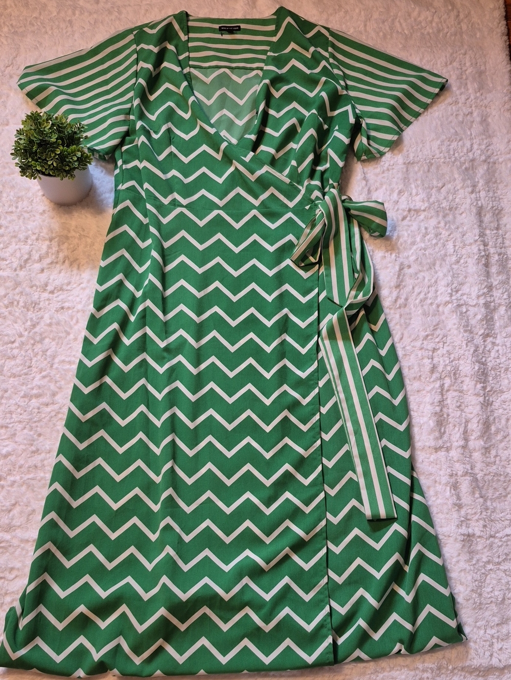 Who What Wear Green Chevron Wrap Midi Dress with Stripe Tie NWOT